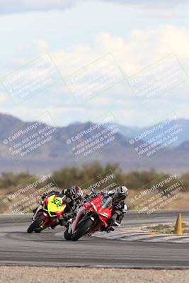 media/Nov-16-2025-Race Pace (Sun) [[8c5fa54630]]/Non Verified Riders (1st 20 Minutes)/5-Turn 15 (110pm)/